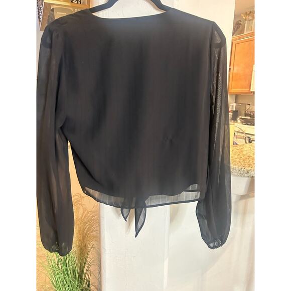 Wayf Black Chiffon Tie Front Cropped Blouse Size M Top 6-10 - Picture 3 of 3